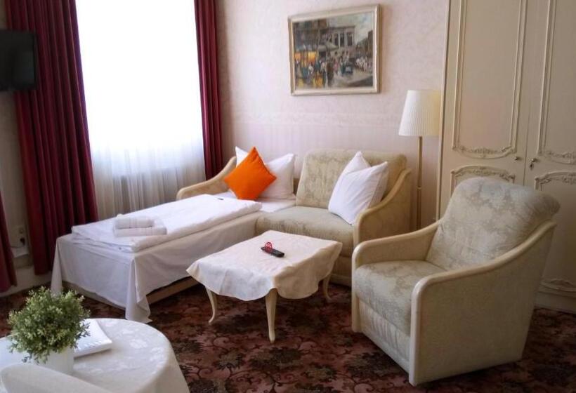 اتاق استاندارد سه نفره, Aviano Boutique