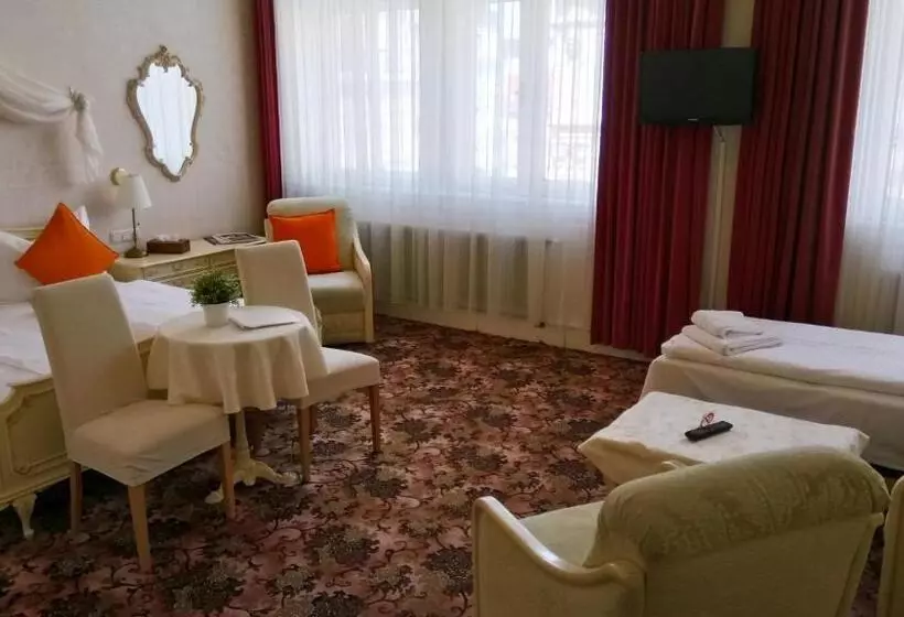 اتاق استاندارد سه نفره, Aviano Boutique