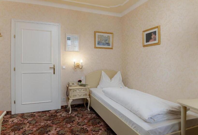 اتاق استاندارد یک نفره, Aviano Boutique