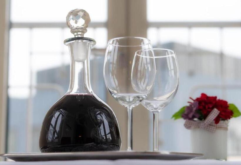 سوییت لوکس, Aviano Boutique