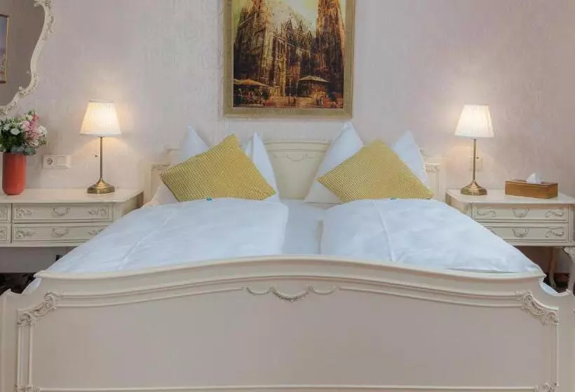 سوییت لوکس, Aviano Boutique