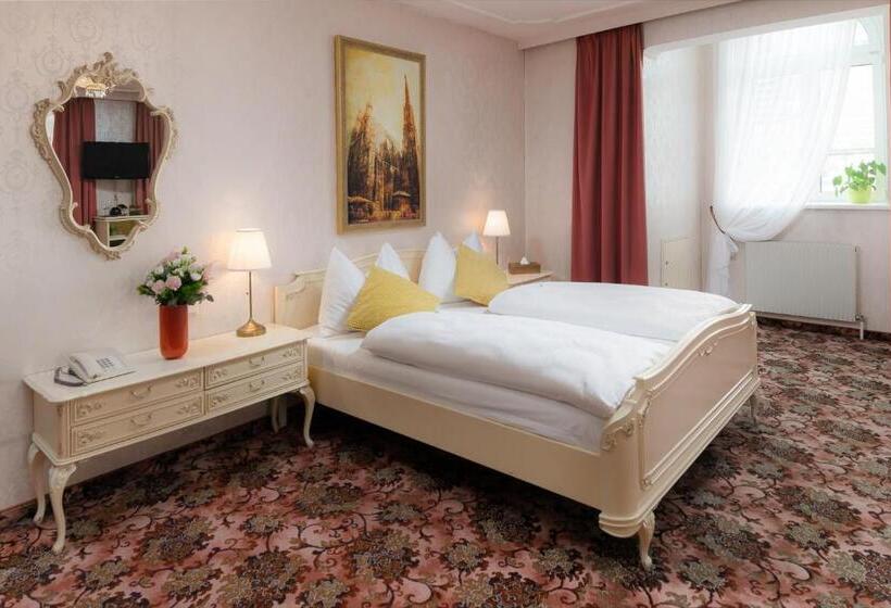 سوییت لوکس, Aviano Boutique