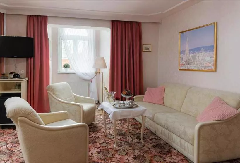 سوییت لوکس, Aviano Boutique