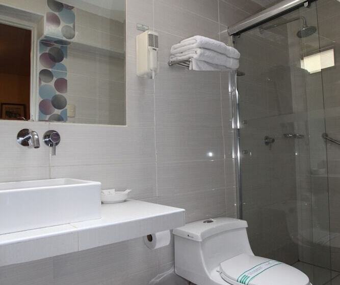 Standard Kolmen Hengen Huone, Emperador Plaza