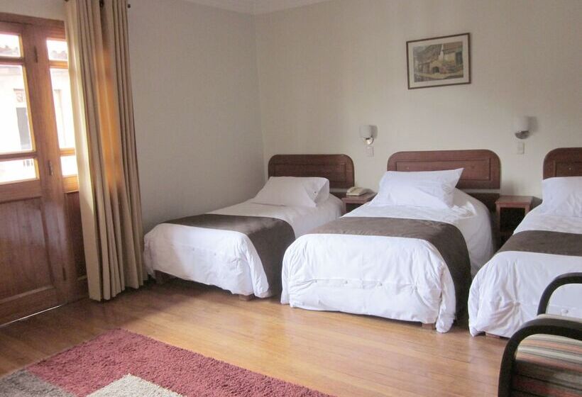 Standard Kolmen Hengen Huone, Emperador Plaza