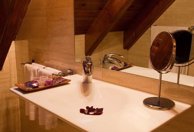 חדר פרמיום לשלושה, Gran Chalet Hotel & Petit Spa