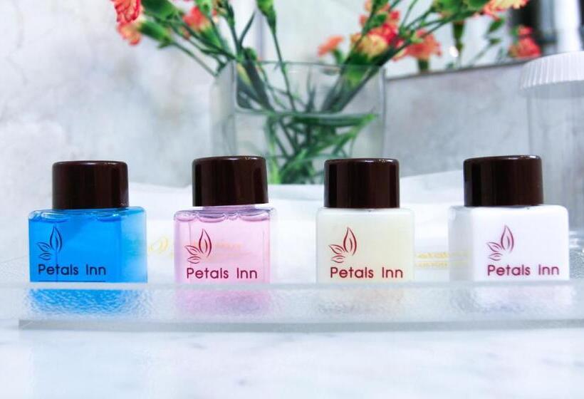 اتاق لوکس, Petals Inn