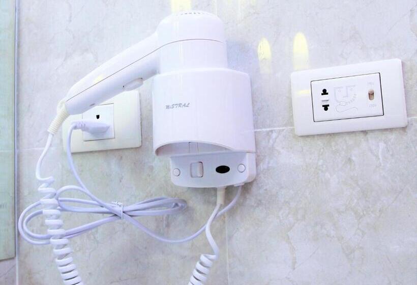 اتاق لوکس, Petals Inn