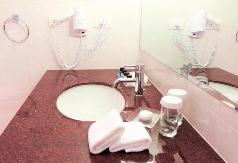 اتاق لوکس, Petals Inn