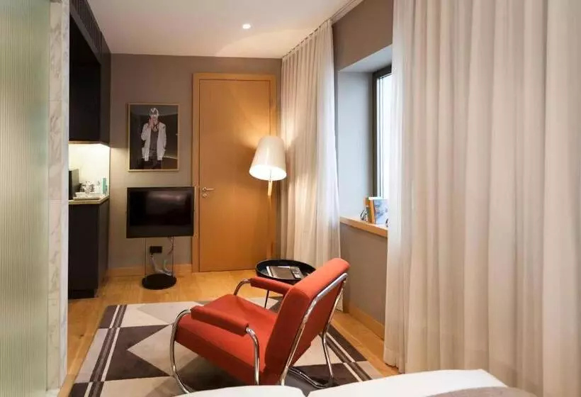 Superior Interior Room