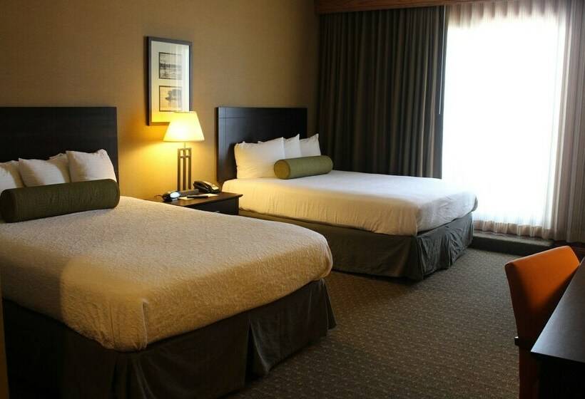 חדר סטנדרט שתי מיטות זוגיות, King's Pointe Waterpark Resort