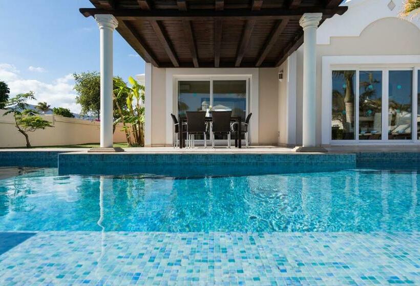 Вилла 3 Спальни с Бассейном, Villas Alondra