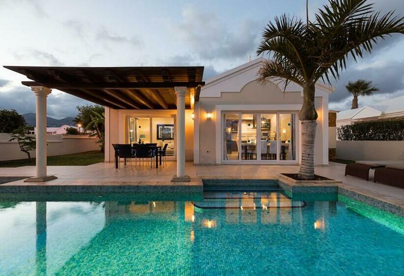 Вилла 3 Спальни с Бассейном, Villas Alondra