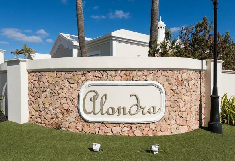 Вилла 3 Спальни с Бассейном, Villas Alondra