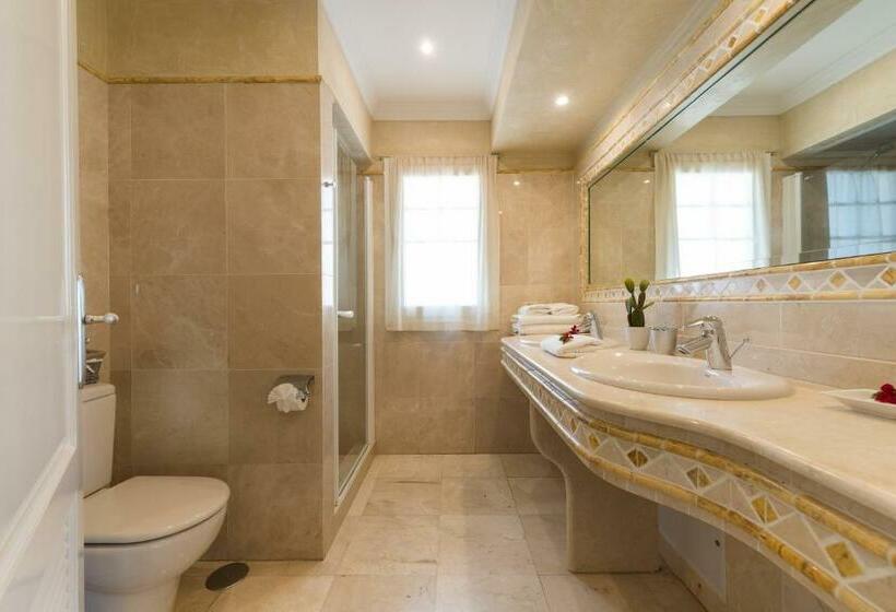Вилла 3 Спальни с Бассейном, Villas Alondra