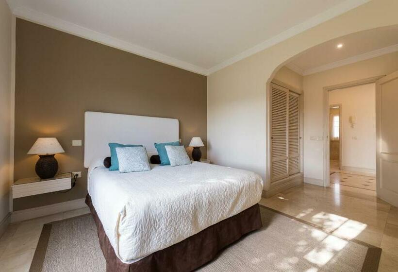 Вилла 3 Спальни с Бассейном, Villas Alondra