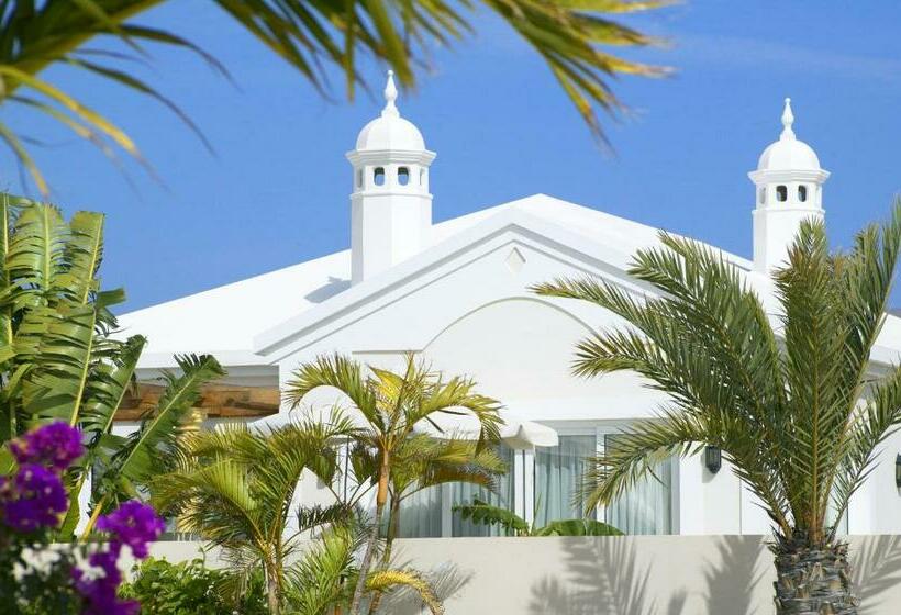 Вилла 3 Спальни с Бассейном, Villas Alondra