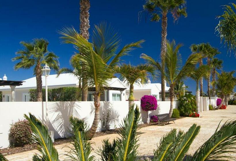 Вилла 3 Спальни с Бассейном, Villas Alondra