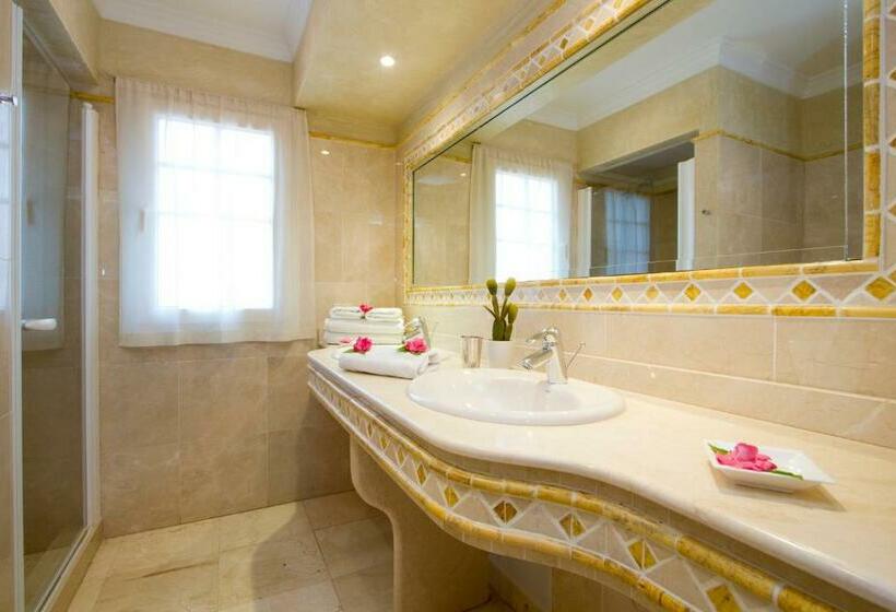 Вилла 3 Спальни с Бассейном, Villas Alondra
