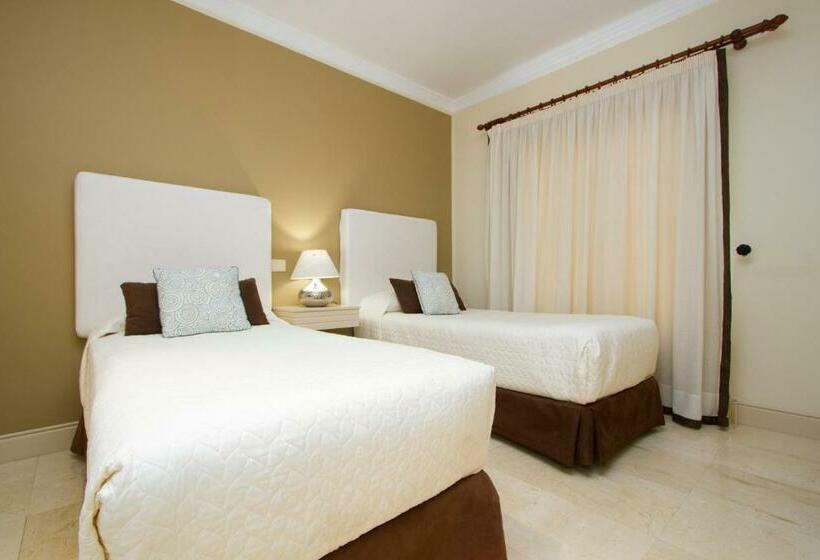 Вилла 3 Спальни с Бассейном, Villas Alondra