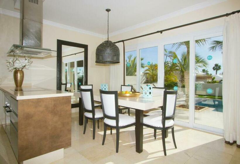 Вилла 3 Спальни с Бассейном, Villas Alondra