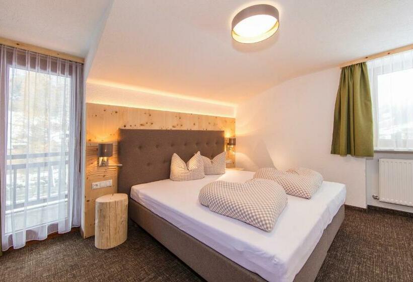 Quarto Estandar, Vizensn Living
