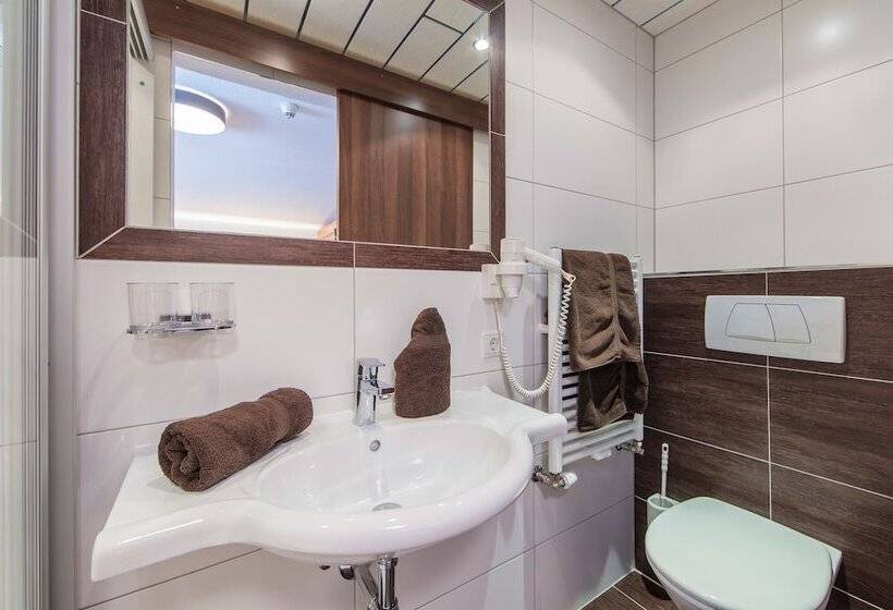 Quarto Estandar, Vizensn Living