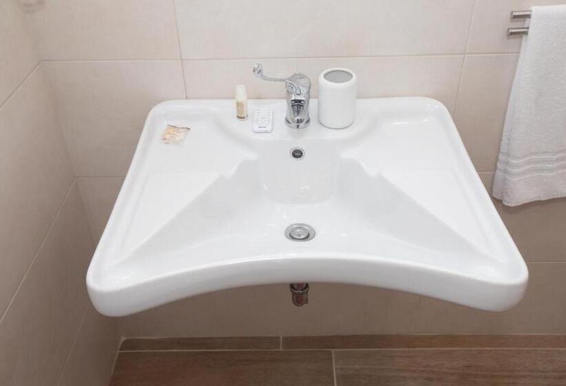 장애인을 위한 킹사이즈 침대 스탠다드 룸, Camurria