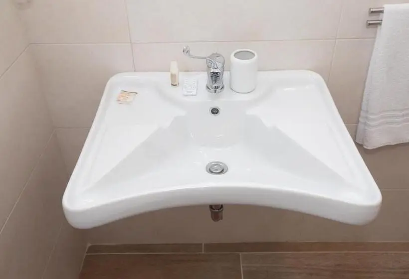 اتاق استاندارد با تخت بزرگ برای معلولان, Camurria
