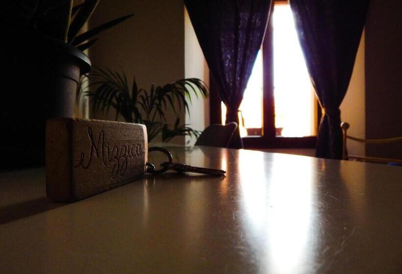 스탠다드 룸, Camurria