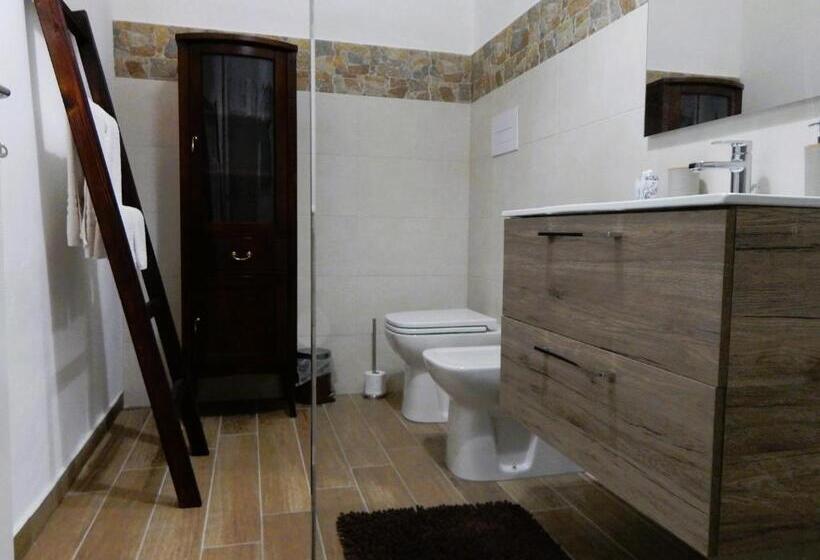 디럭스 패밀리 룸, Camurria