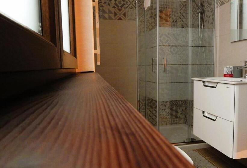 스탠다드 트리플 룸, Camurria