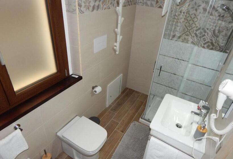 스탠다드 트리플 룸, Camurria