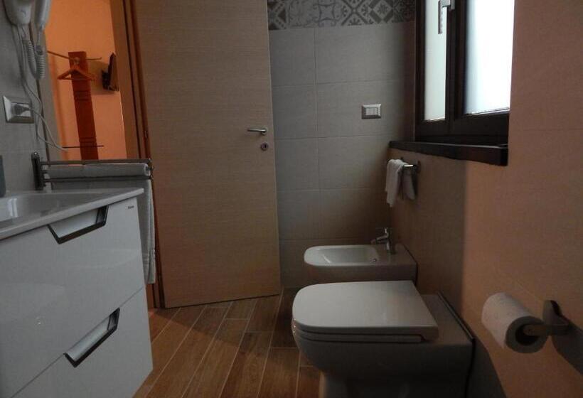 스탠다드 트리플 룸, Camurria