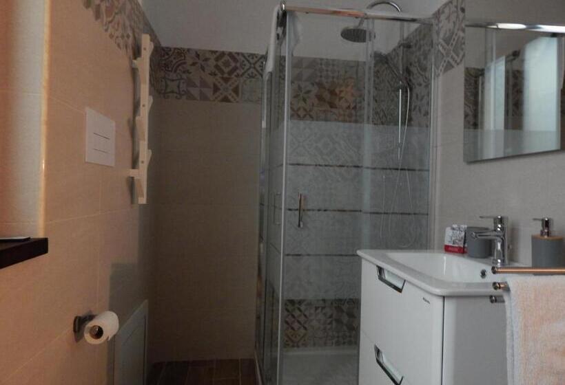 스탠다드 트리플 룸, Camurria