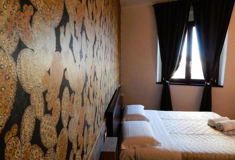 디럭스 패밀리 룸, Camurria