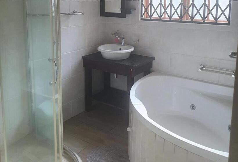 Номер Стандарт, Mzingeli Guesthouse