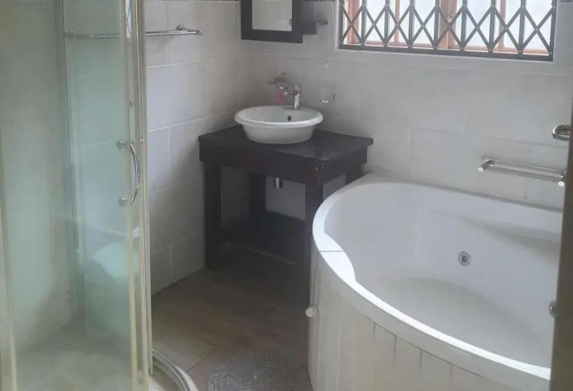 スタンダードルーム, Mzingeli Guesthouse