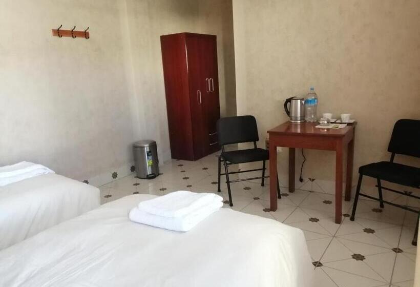 اتاق استاندارد با چشم‌انداز کوهستان, Cesare