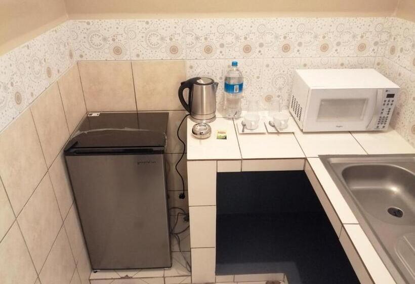 اتاق استاندارد با چشم‌انداز کوهستان, Cesare