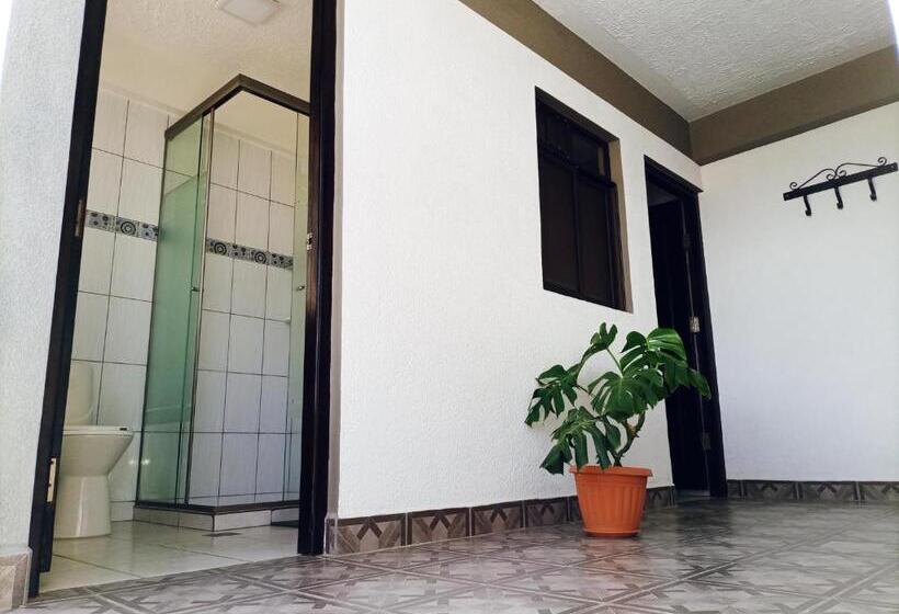 اتاق استاندارد سه نفره, Cesare