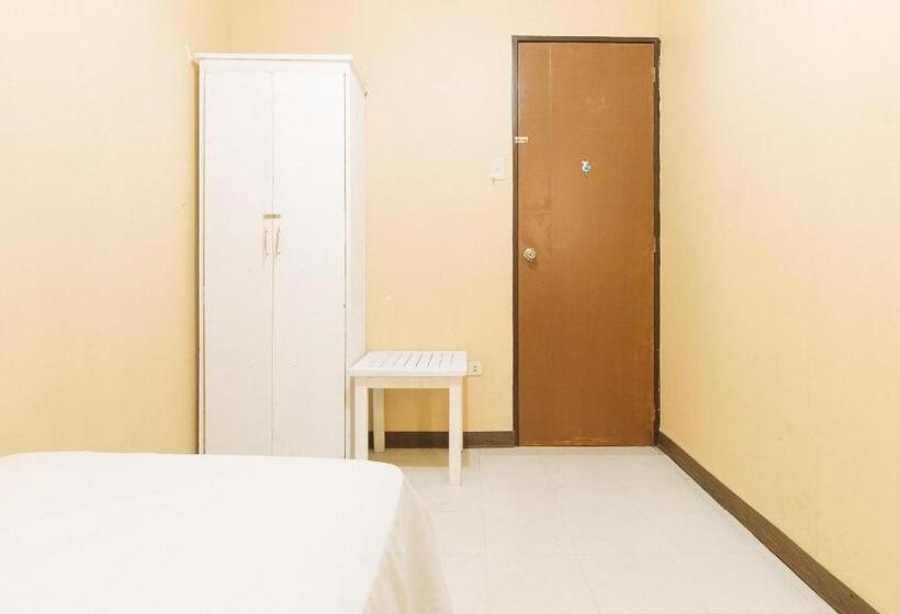 اتاق استاندارد یک نفره, Cristian Jay Dormitory By Reddoorz