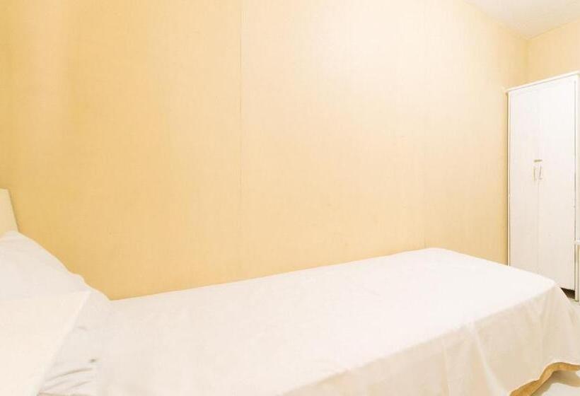 اتاق استاندارد یک نفره, Cristian Jay Dormitory By Reddoorz