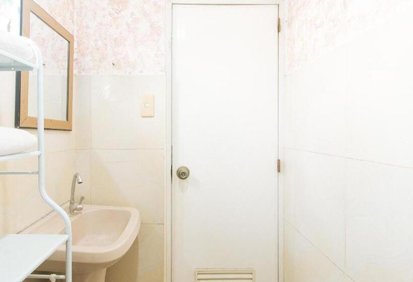 اتاق استاندارد, Cristian Jay Dormitory By Reddoorz