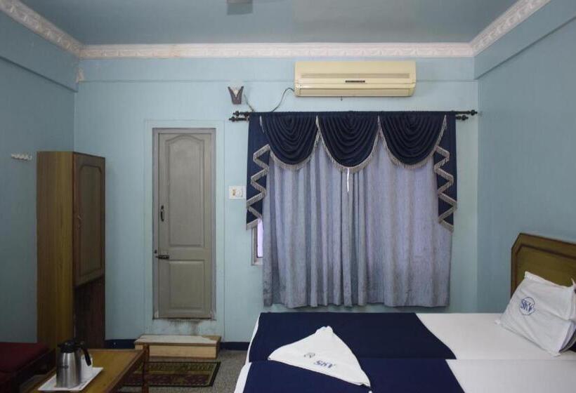 スタンダードトリプルルーム, Sri Krishna Vilas