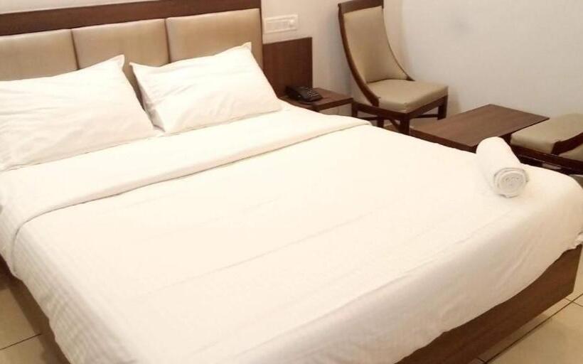 جناح إدارى, Vels Residency