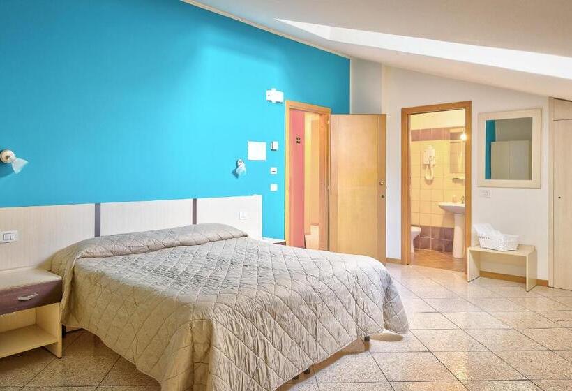 חדר קלאסי לשלושה, Affittacamere De’ Cappuccini