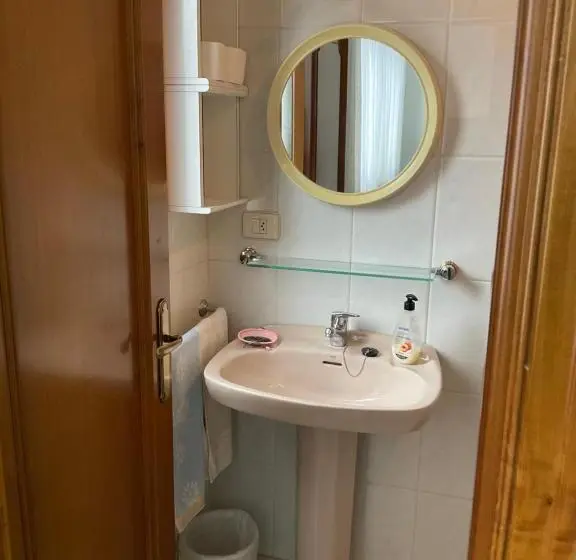 اتاق لوکس, Residencia Universidad