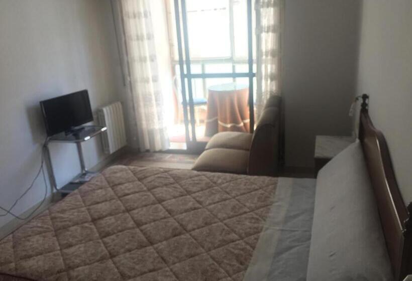 اتاق لوکس, Residencia Universidad