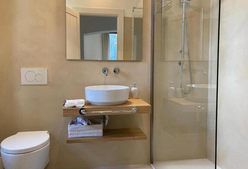 غرفة قياسية ثلاثية, Villa Lina